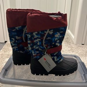NWT- LL Bean Kids Northwoods Boots- kids size 4